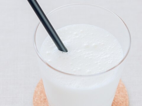 ヨーグルトと牛乳で簡単!黒酢ラッシー